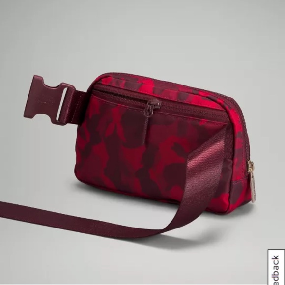 NWT Everywhere Belt Bag Limited Edition Chinese New Year Red Rabbit Print Camo - Picture 5 of 16